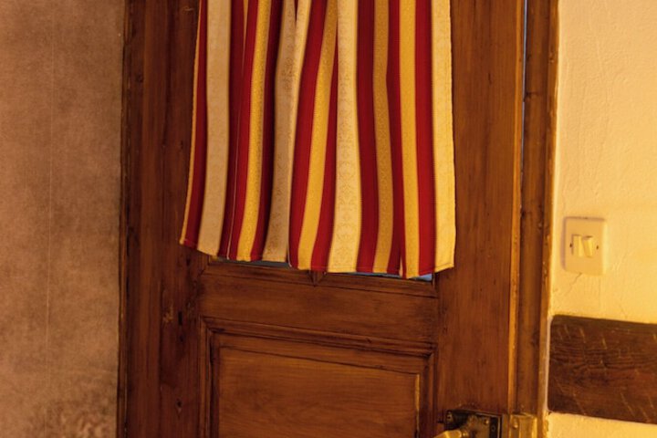 Room 8 of 86