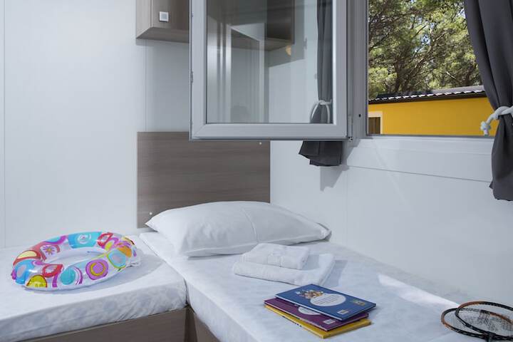 Room 7 of 28