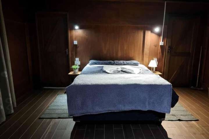 Room 4 of 42