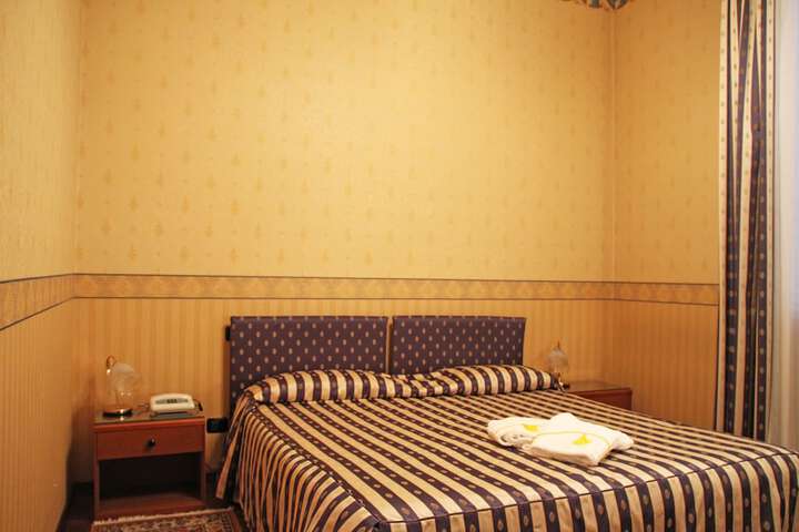 Room 7 of 40