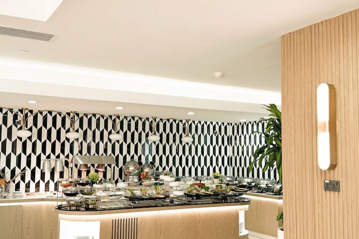 Dining 93 of 106