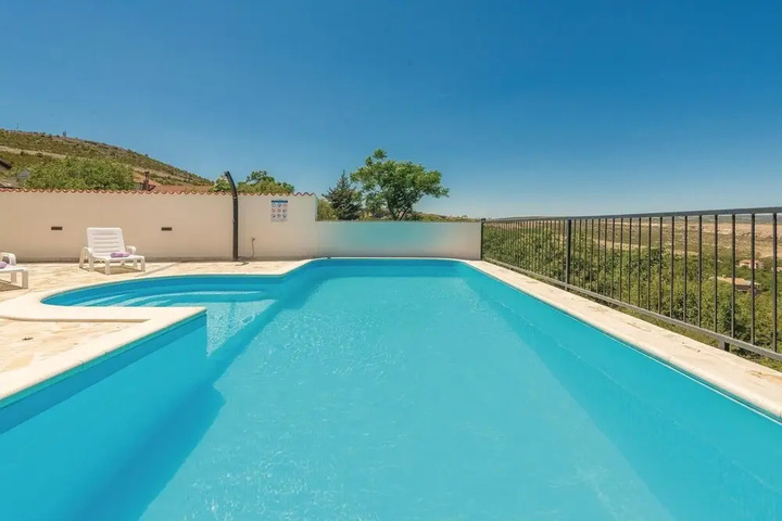 Pool 14 of 29