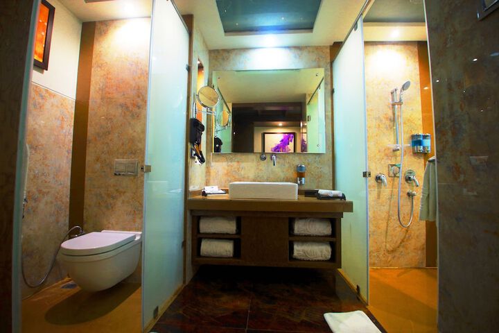 Room 13 of 36
