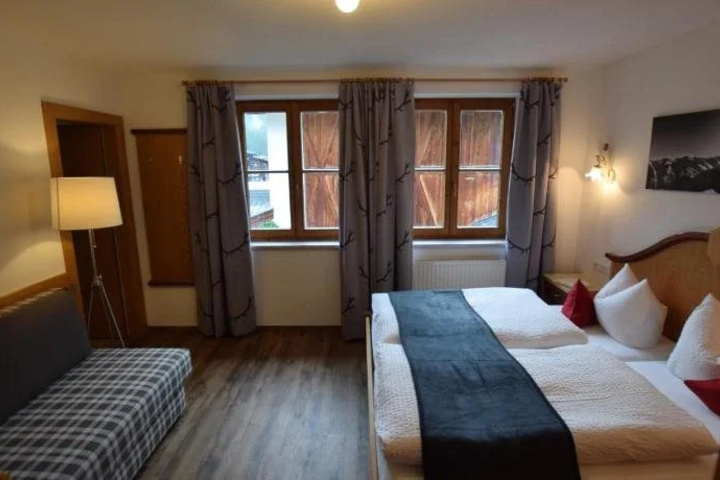 Room 4 of 14