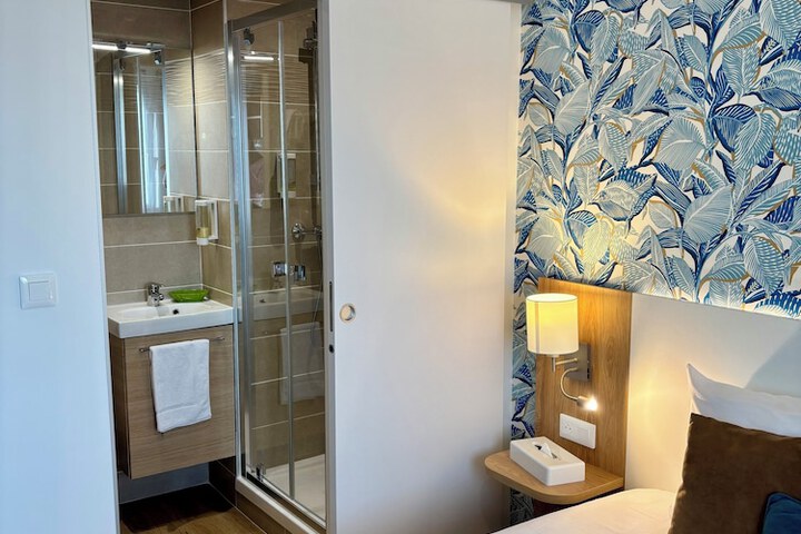 Room 34 of 64