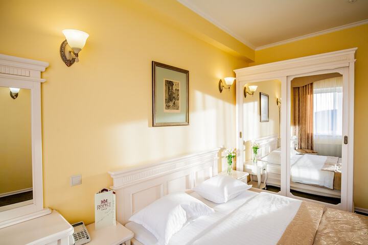 Room 3 of 47