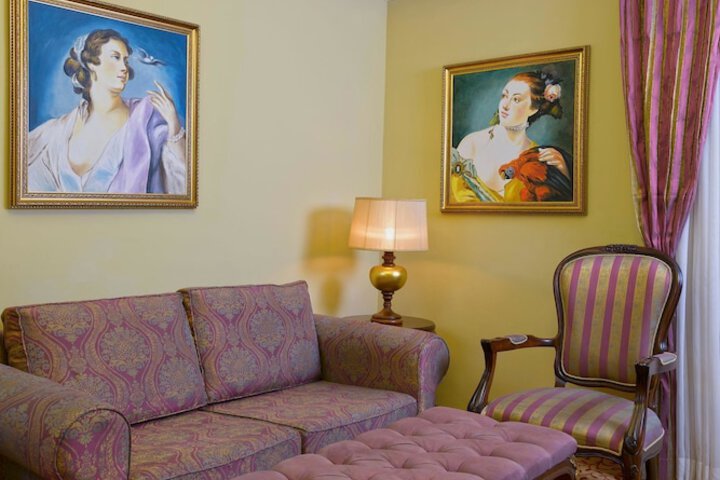 Room 28 of 120
