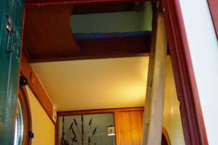 Room 27 of 32