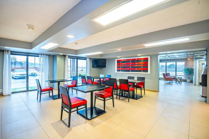 Breakfast/Coffee Service 33 of 46