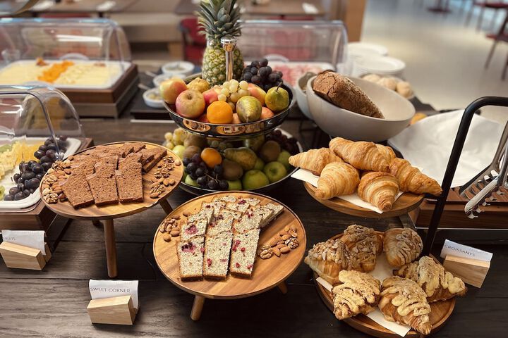 Breakfast/Coffee Service 86 of 103