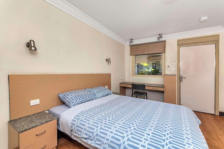 Room 7 of 32