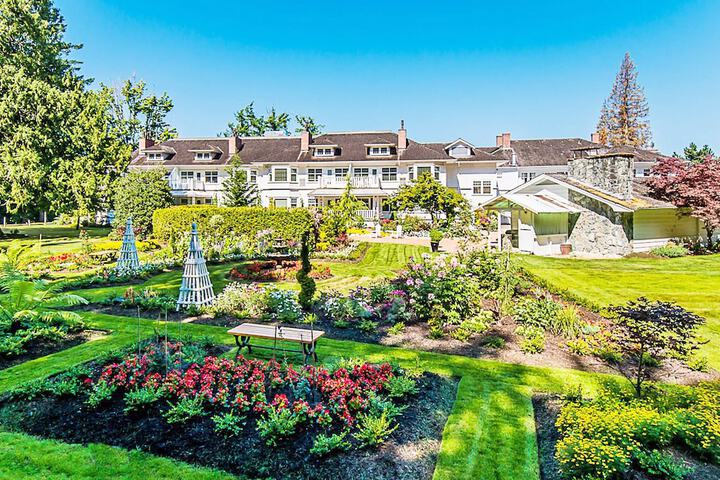 Crown Mansion Boutique Hotel & Villas