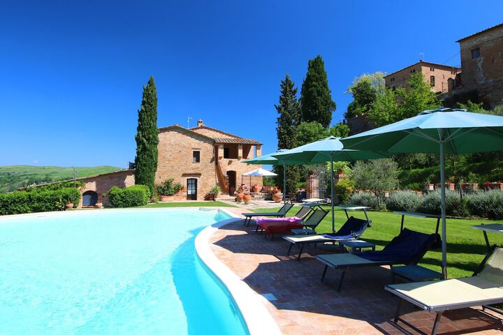 Attractive Farmhouse in Montalcino With Terrace in Montalcino