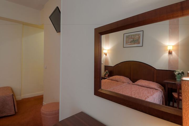 Room 8 of 39