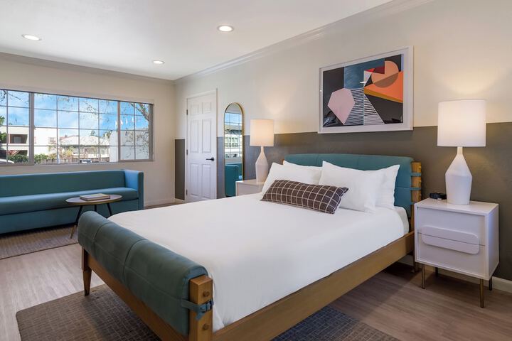 Accessible Queen Bed (2 of 18)