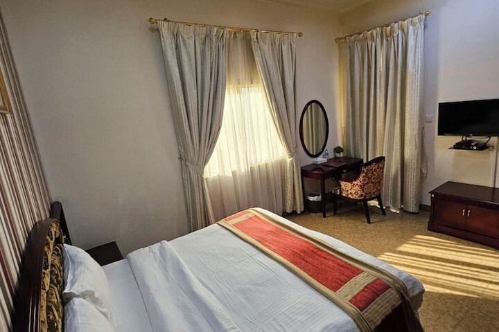 Room 28 of 46