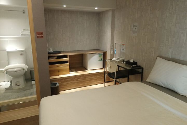 Room 2 of 34