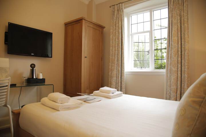Room 26 of 136