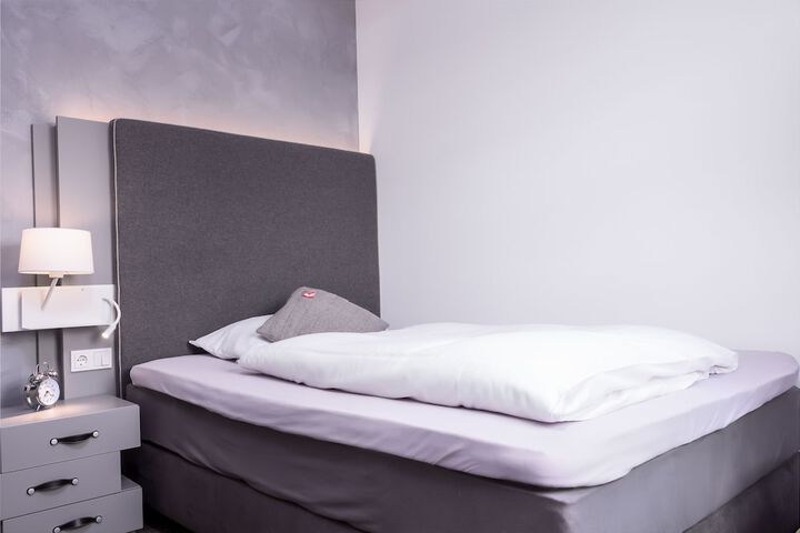 Room 6 of 15