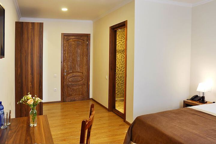 Room 5 of 60