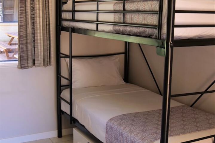 Room 12 of 122