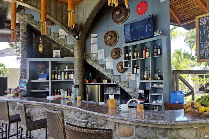 Lounge 78 of 106