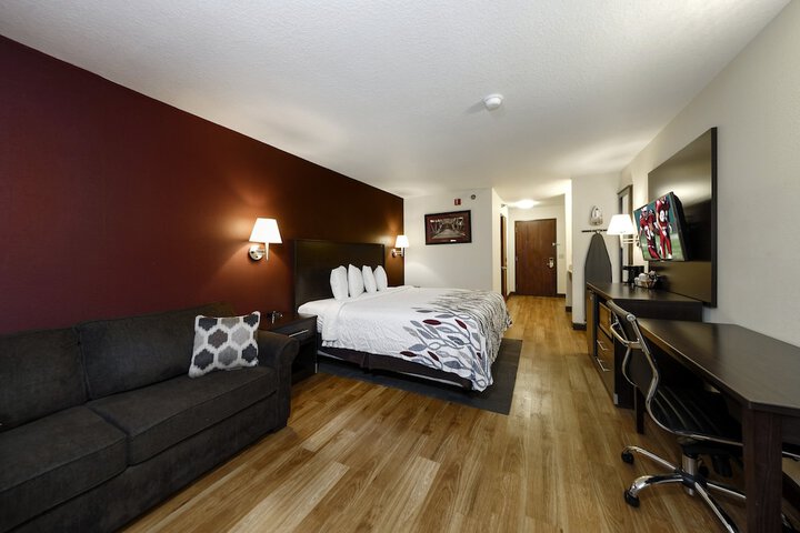 Room 5 of 33