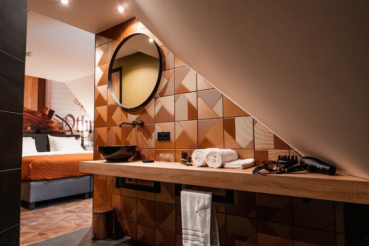 Room 45 of 74