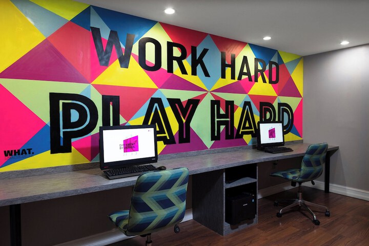 Business Center 40 of 43