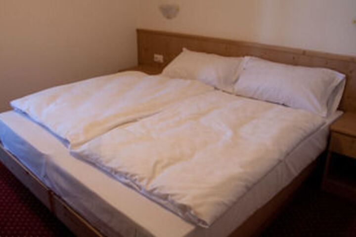 Room 14 of 30