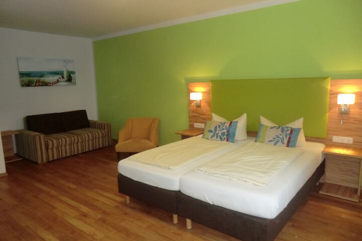Room 6 of 24