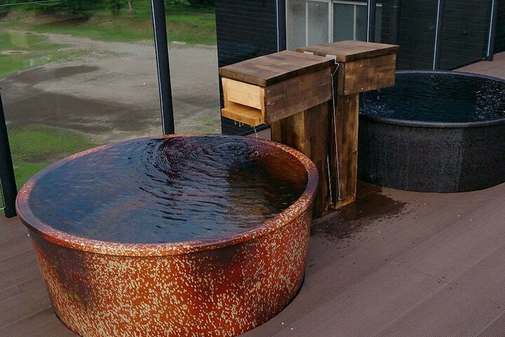 Deep soaking bathtub