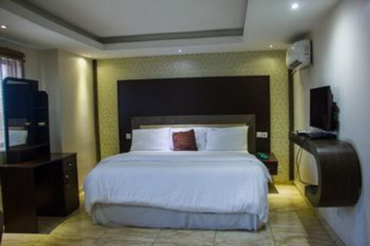 Room 22 of 37