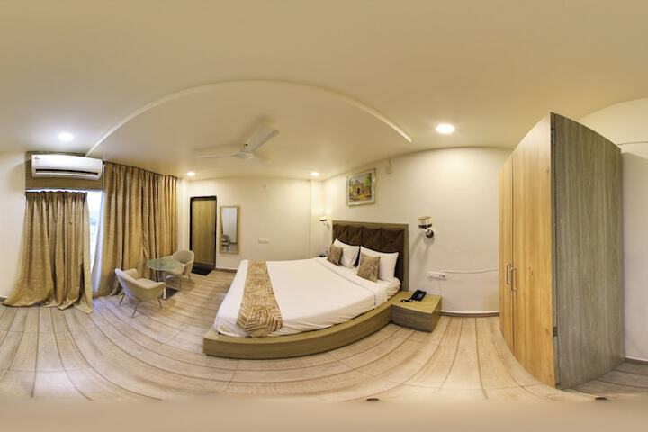 Room 3 of 20