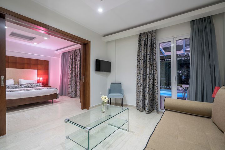 Room 60 of 153