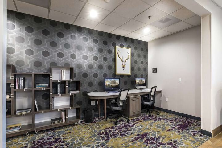 Business Center 19 of 23