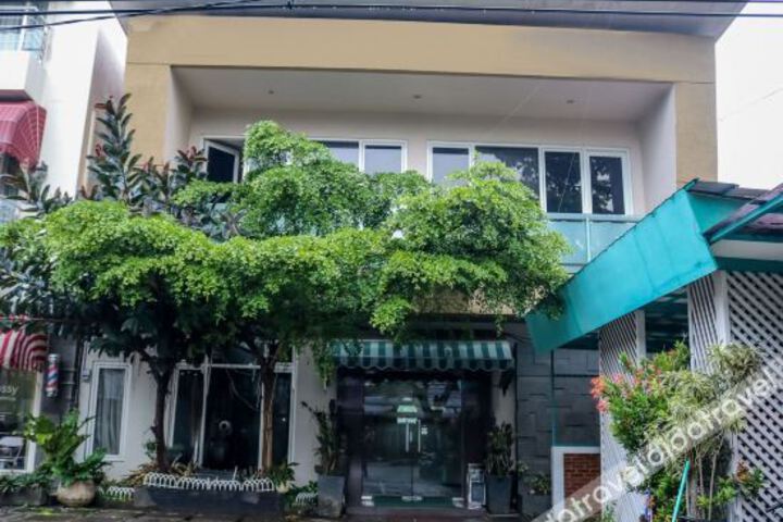 NIDA Rooms Talaga Bodas 6 Lenkong at Rizh Garden Family Hotel