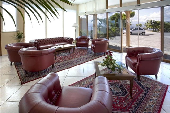 Entrance & Lobby