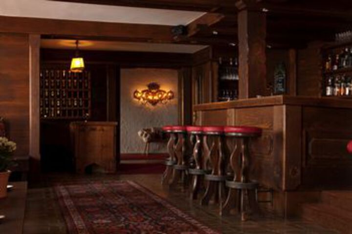 Lounge 18 of 43
