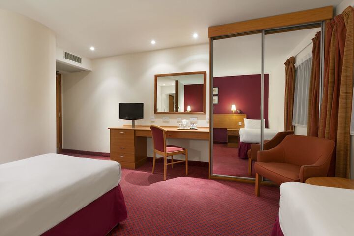 Room 5 of 17