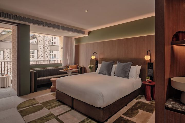 Room 10 of 40