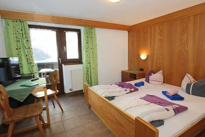 Room 5 of 21