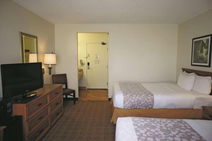 1 King Bed (5 of 13)