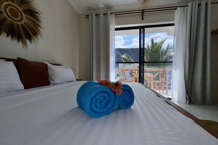 Room 4 of 63