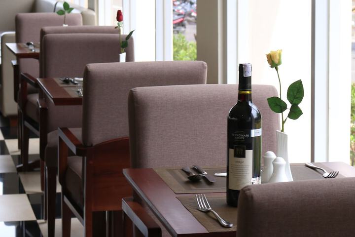Dining 62 of 72