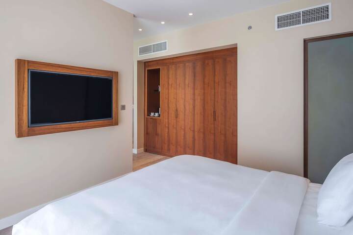 Room 27 of 268
