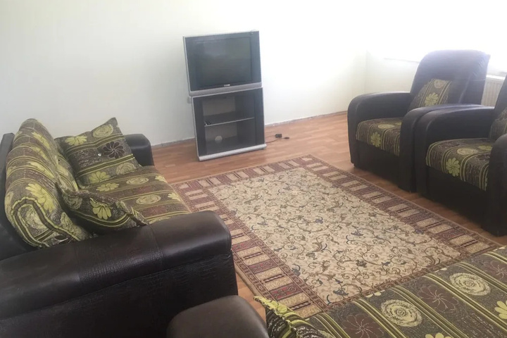 Room 2 of 10