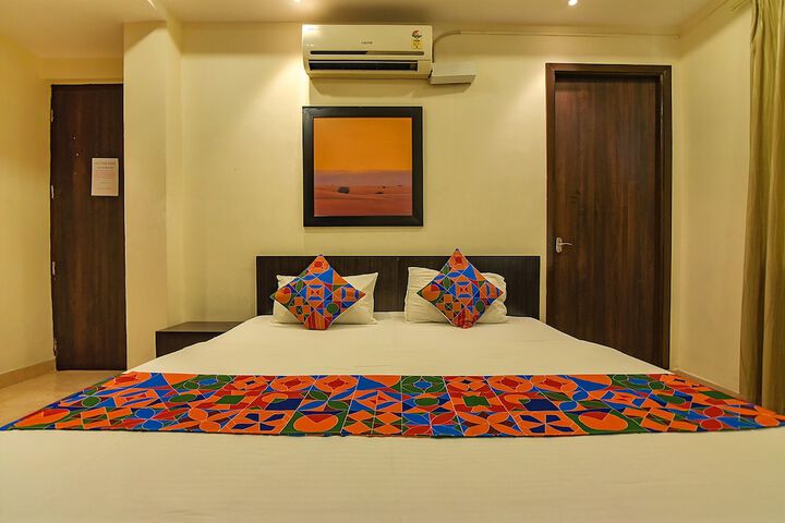 Room 6 of 27