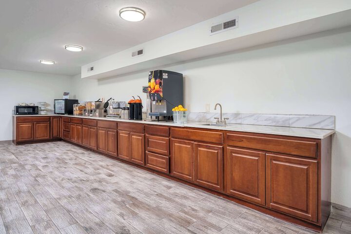 Breakfast/Coffee Service 35 of 38