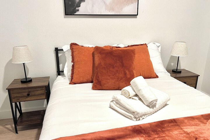 Room 4 of 25